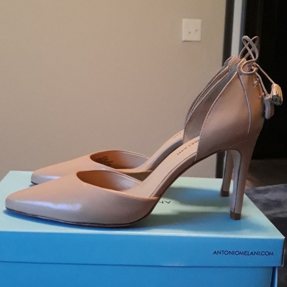 High Heels - Picture 3 of 7